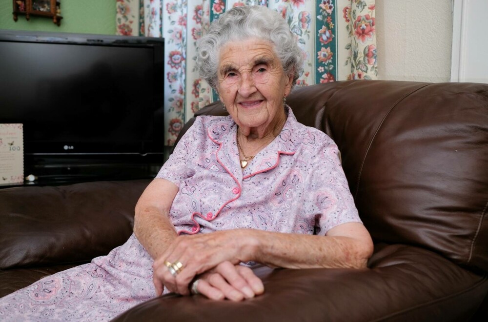 O femeie de 105 ani locuiește în aceeași casă în care s-a născut. Are și un sfat pentru generațiile tinere | GALERIE FOTO - Imaginea 13