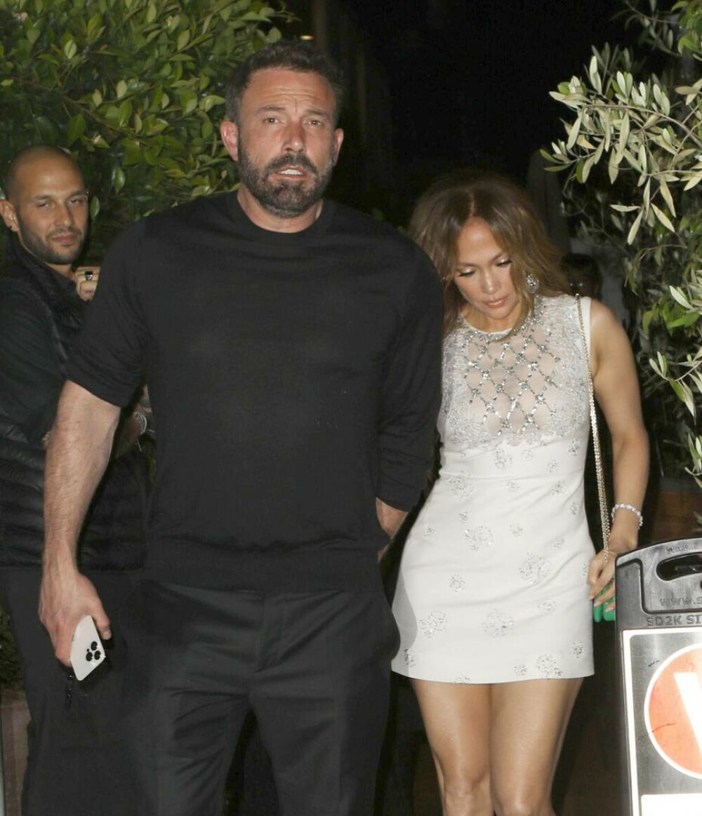 Jennifer Lopez și Ben Affleck au aniversat un an de căsnicie. Cum au fost surprinși la un restaurant celebru | GALERIE FOTO - Imaginea 2