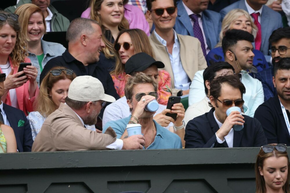 „L-aș putea privi toată ziua”. Brad Pitt și-a amuzat fanii savurând chipsuri în tribuna de la Wimbledon. GALERIE FOTO - Imaginea 3