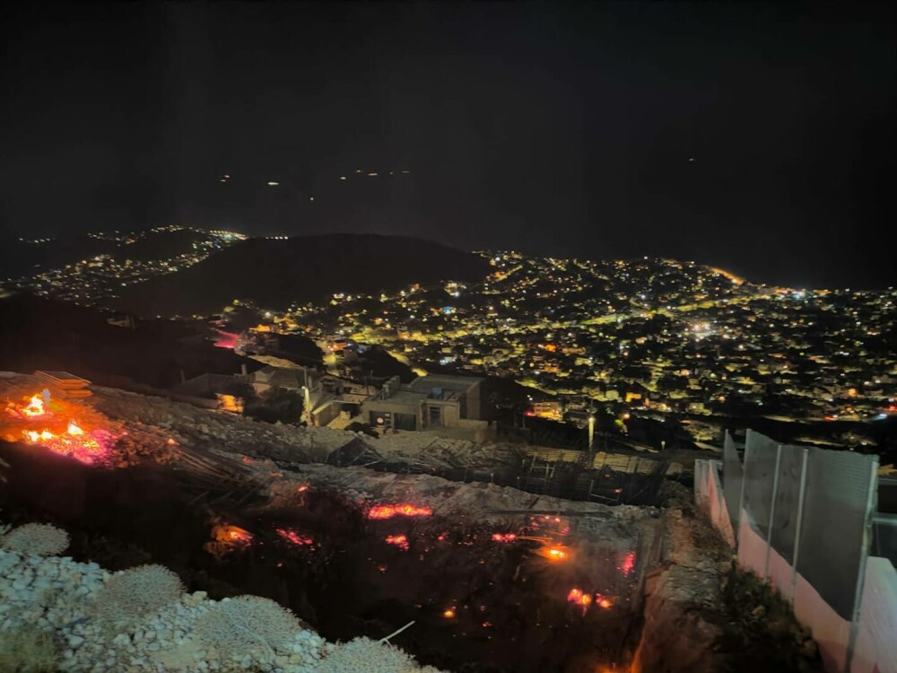 Incendii devastatoare în Rodos. Mii de persoane au fost evacuate și au petrecut noaptea în aer liber | GALERIE FOTO - Imaginea 25