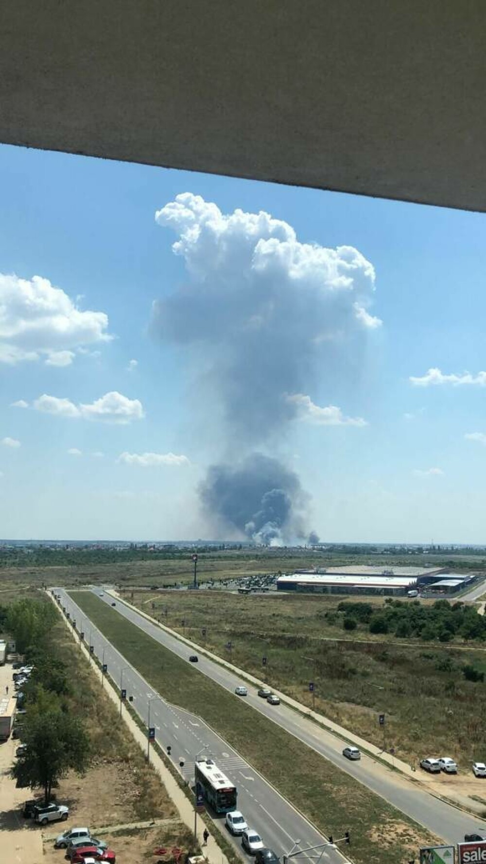 Incendiu masiv de vegetație în apropiere de București. Circulația rutieră a fost reluată| FOTO - Imaginea 5