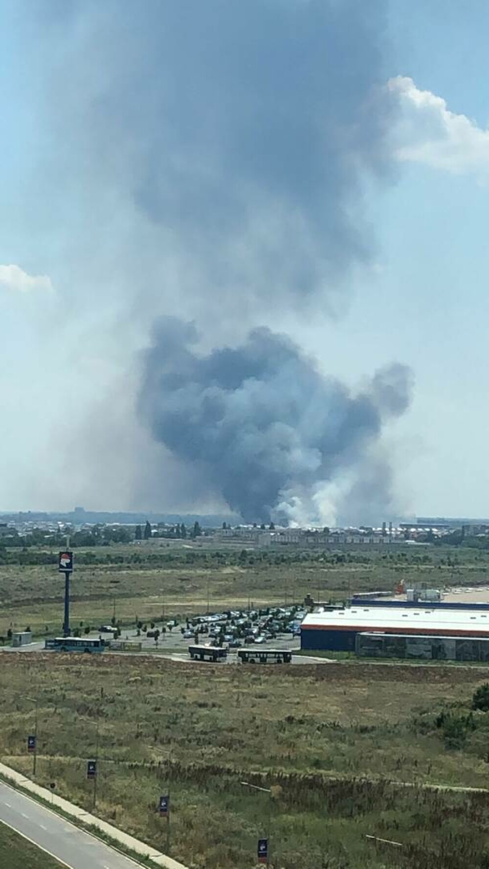 Incendiu masiv de vegetație în apropiere de București. Circulația rutieră a fost reluată| FOTO - Imaginea 7