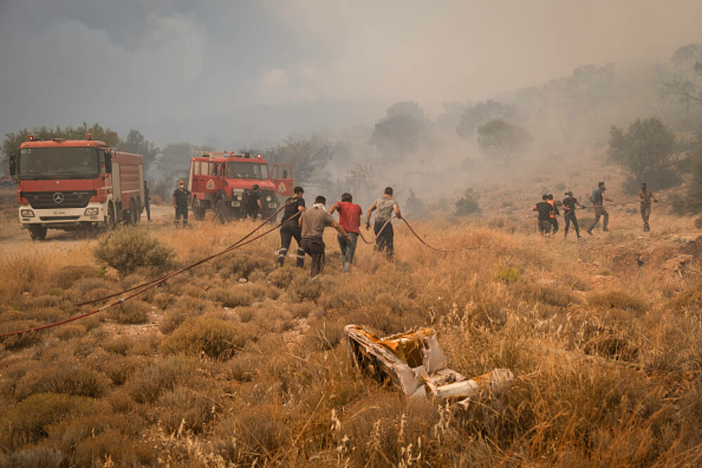 Incendii devastatoare în Rodos. Mii de persoane au fost evacuate și au petrecut noaptea în aer liber | GALERIE FOTO - Imaginea 19