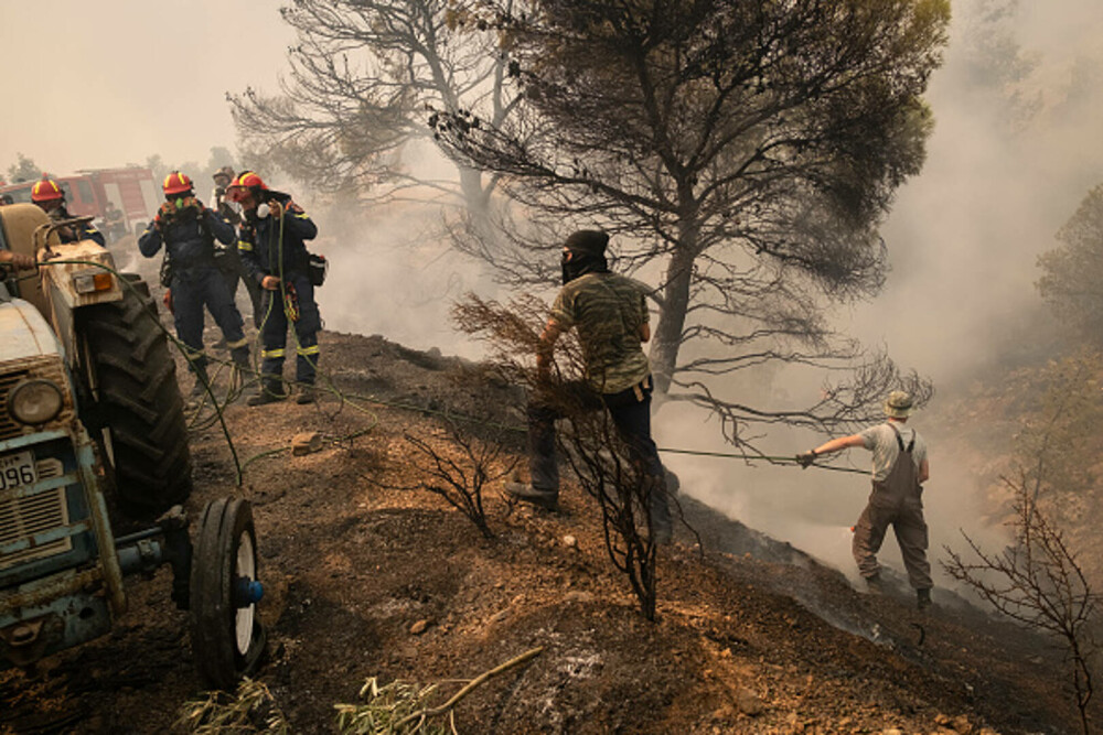 Un nou val de caniculă cuprinde Grecia, deja pârjolită de incendii devastatoare. Imagini cu focarul de lângă Atena - Imaginea 10