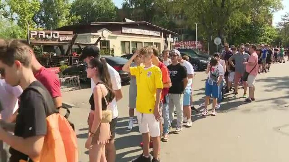 FCSB-Dinamo. Cozi uriașe la bilete. La 7 dimineața, 300 de oameni așteptau deja să cumpere - Imaginea 3