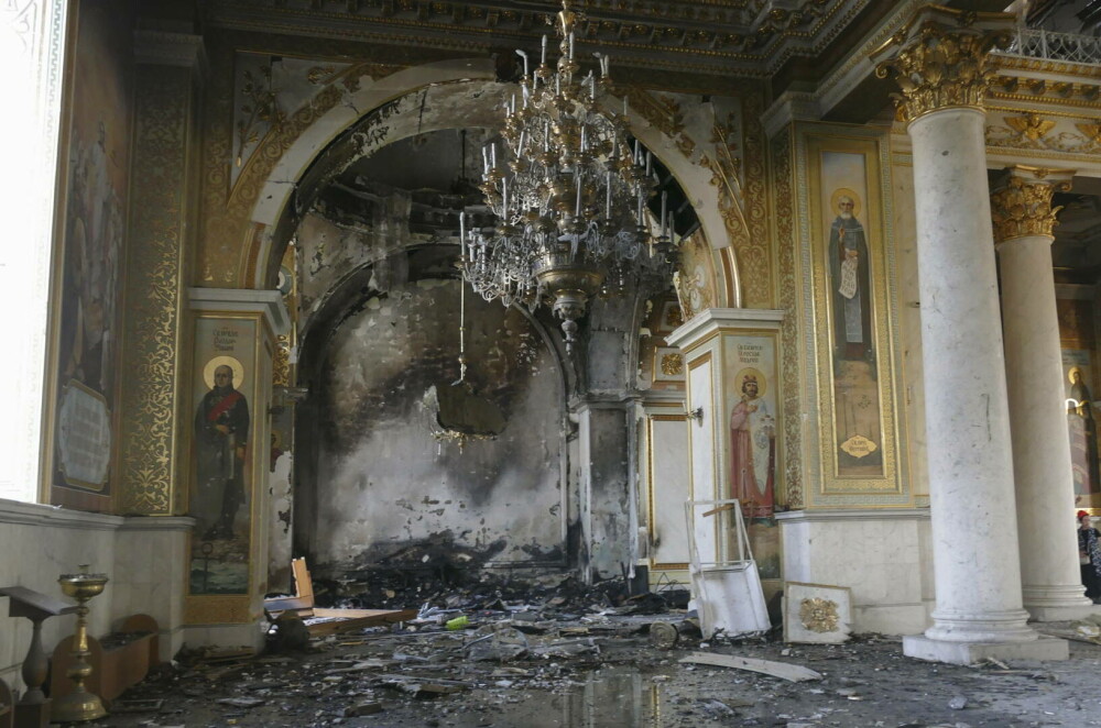 GALERIE FOTO. Cea mai mare catedrală din Odesa, care este patrimoniu UNESCO, a fost distrusă de Rusia cu rachete - Imaginea 1