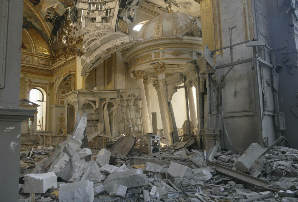 GALERIE FOTO. Cea mai mare catedrală din Odesa, care este patrimoniu UNESCO, a fost distrusă de Rusia cu rachete - Imaginea 2