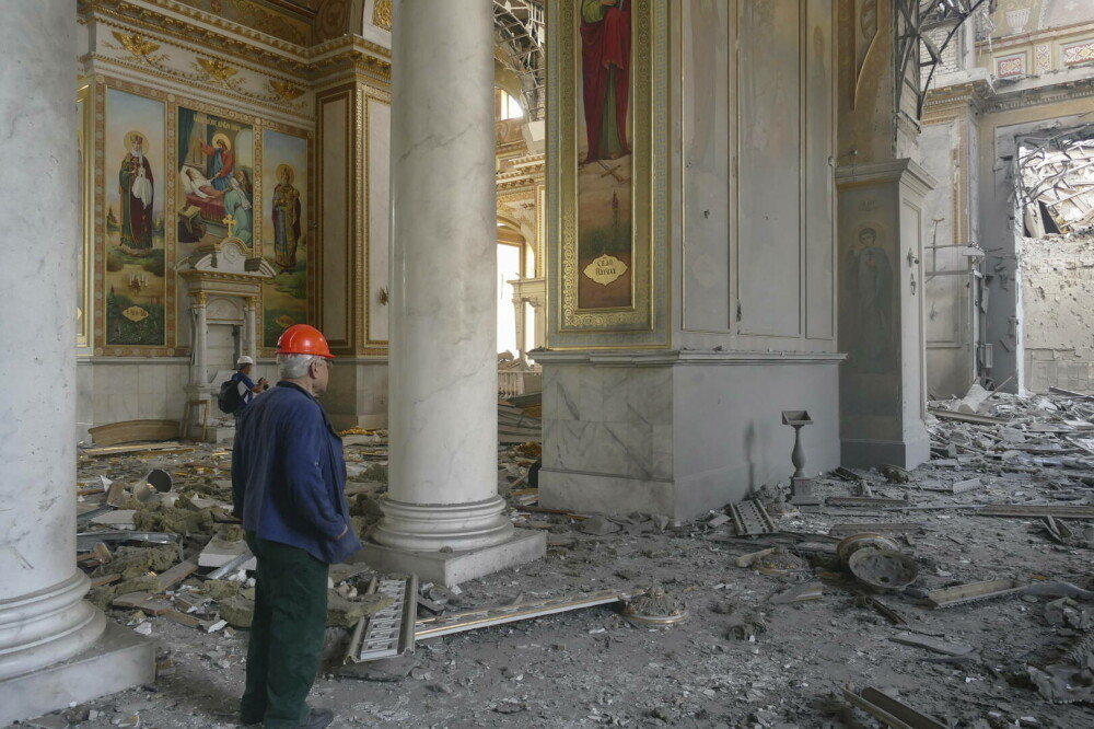 GALERIE FOTO. Cea mai mare catedrală din Odesa, care este patrimoniu UNESCO, a fost distrusă de Rusia cu rachete - Imaginea 3