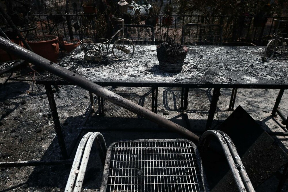 Incendiile din Grecia în imagini. Zeci de mii de oameni fug din calea flăcărilor devastatoare | Galerie Foto - Imaginea 6