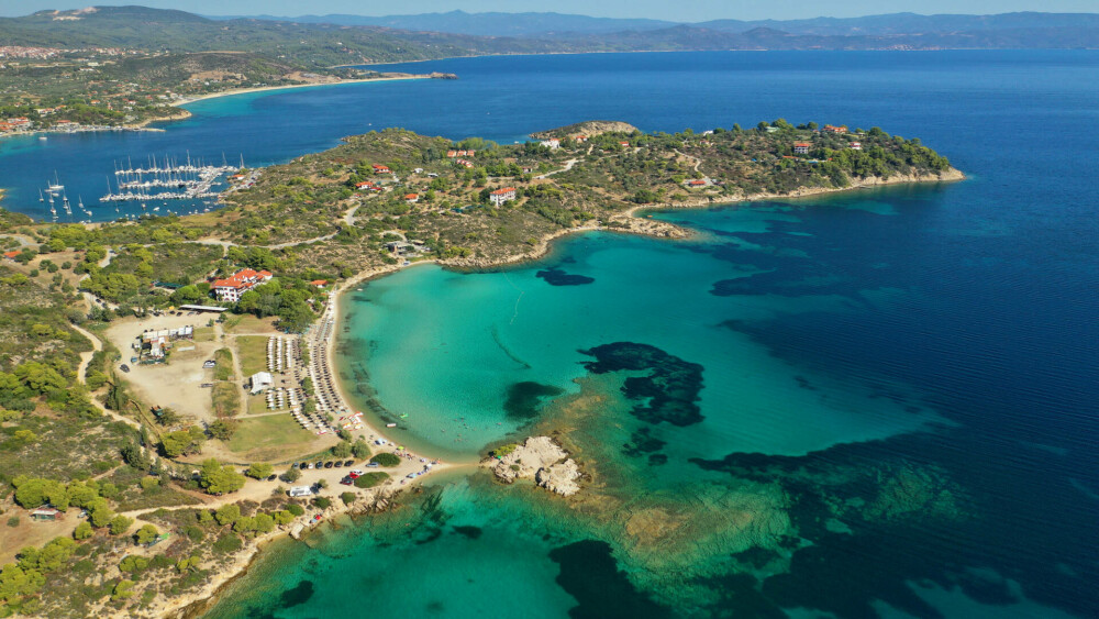 Plajele din Vourvourou, Grecia. Ce să nu ratezi când ajungi în unul dintre cele mai frumoase locuri din Halkidiki - Imaginea 3