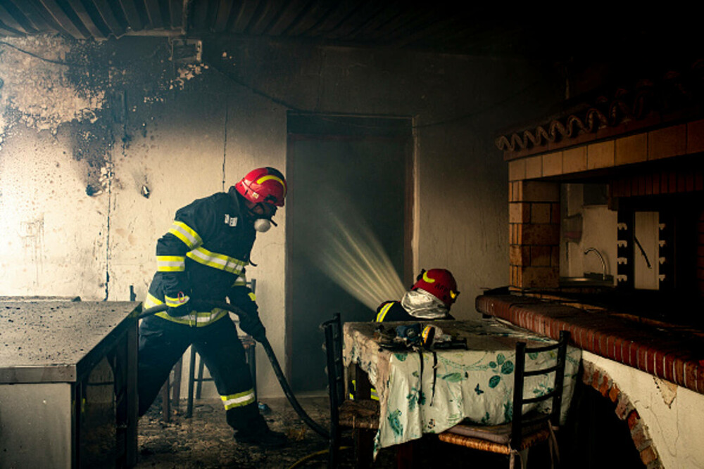 Cosmin Stan, transmisiune din Rodos: „Pompierii români se luptă să oprească înaintarea focului. Este pur și simplu dramatic” - Imaginea 2