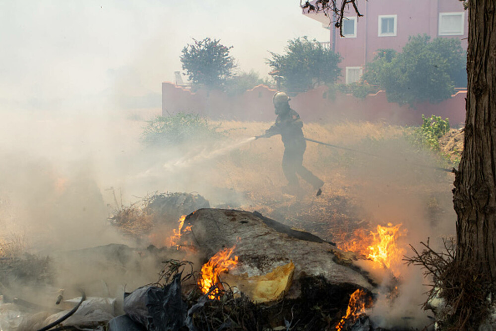 Cosmin Stan, transmisiune din Rodos: „Pompierii români se luptă să oprească înaintarea focului. Este pur și simplu dramatic” - Imaginea 11