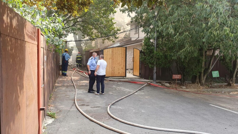 Panică în Sectorul 3. Un incendiu care a mistuit mai multe case a izbucnit în cartierul Muncii: 6 persoane au fost rănite - Imaginea 5