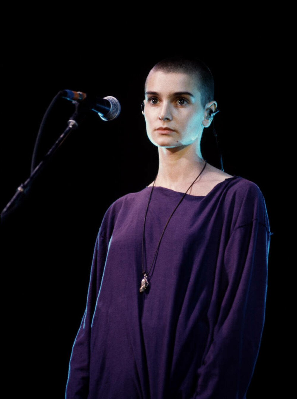 Imagini de colecție cu Sinead O'Connor. Detalii mai puțin știute despre viața artistei. 6 scandaluri care i-au marcat cariera - Imaginea 51