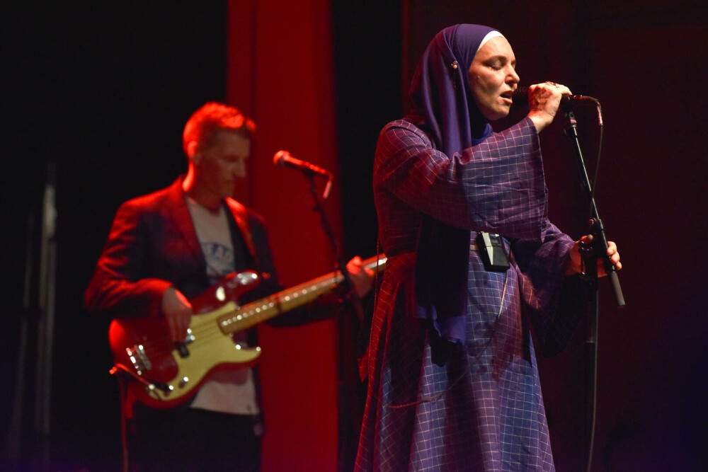 O lume întreagă deplânge moartea cântăreței Sinead O'Connor. „Odihneşte-te în pace, Regină!” | GALERIE FOTO - Imaginea 30