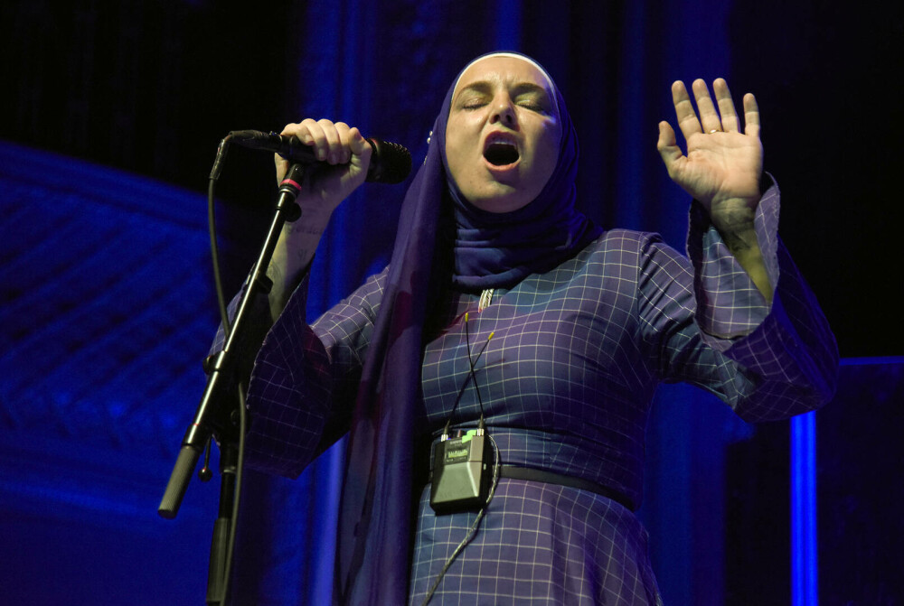 Imagini de colecție cu Sinead O'Connor. Detalii mai puțin știute despre viața artistei. 6 scandaluri care i-au marcat cariera - Imaginea 74