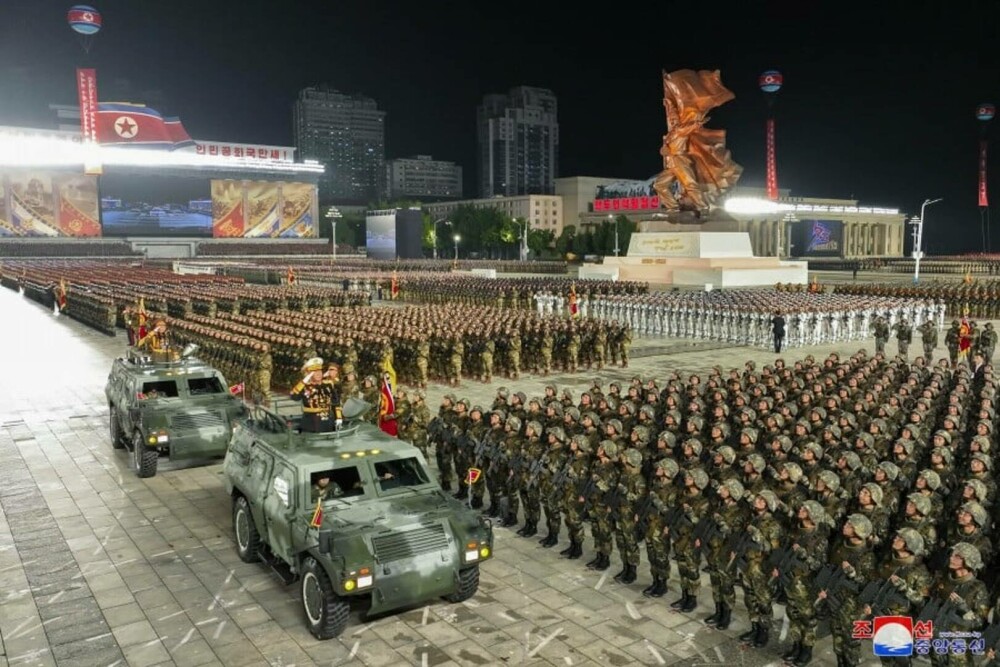 Coreea de Nord și-a etalat noile rachete şi drone în fața delegațiilor ruse și chineze | Galerie Foto - Imaginea 13