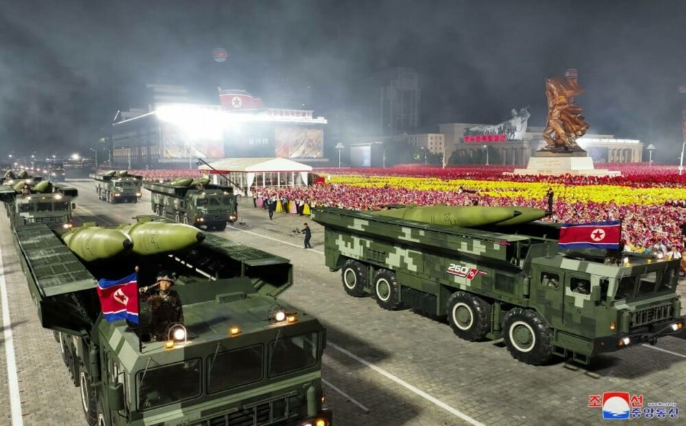 Coreea de Nord și-a etalat noile rachete şi drone în fața delegațiilor ruse și chineze | Galerie Foto - Imaginea 18
