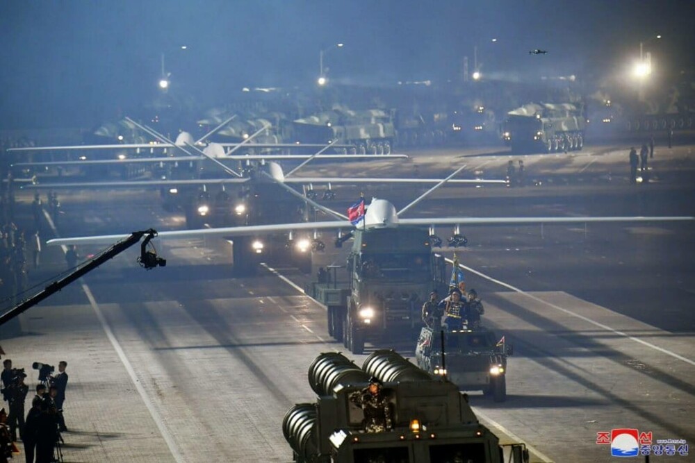 Coreea de Nord și-a etalat noile rachete şi drone în fața delegațiilor ruse și chineze | Galerie Foto - Imaginea 19