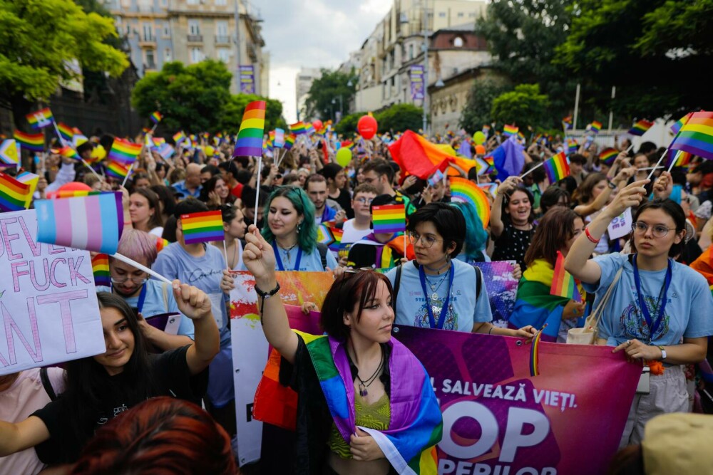 Marşul Bucharest Pride 2023 şi „Marşul pentru normalitate”, în Bucureşti | GALERIE FOTO - Imaginea 5