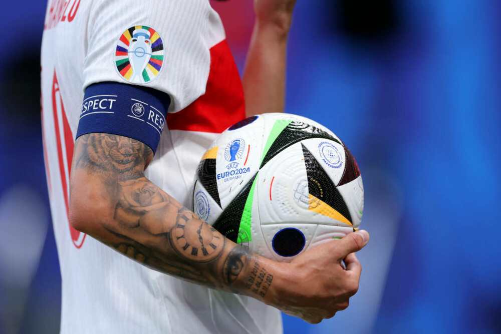 De ce este specială mingea folosită la Euro 2024. Balonul microcipat din Germania a revoluționat fotbalul - Imaginea 4