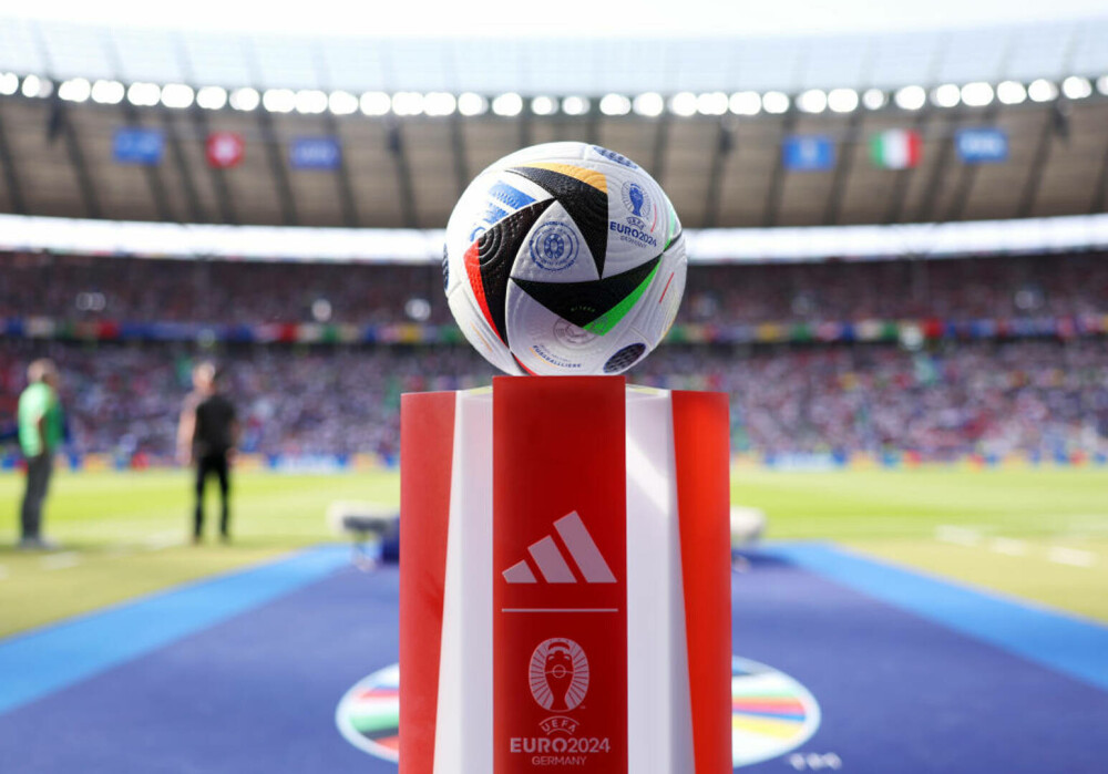De ce este specială mingea folosită la Euro 2024. Balonul microcipat din Germania a revoluționat fotbalul - Imaginea 7