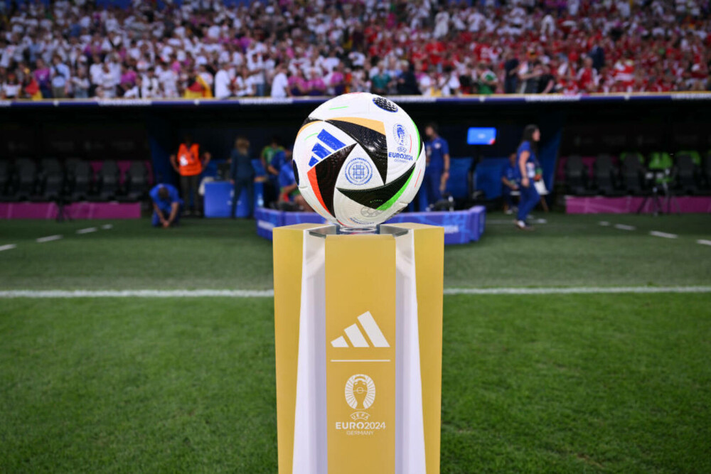 De ce este specială mingea folosită la Euro 2024. Balonul microcipat din Germania a revoluționat fotbalul - Imaginea 8