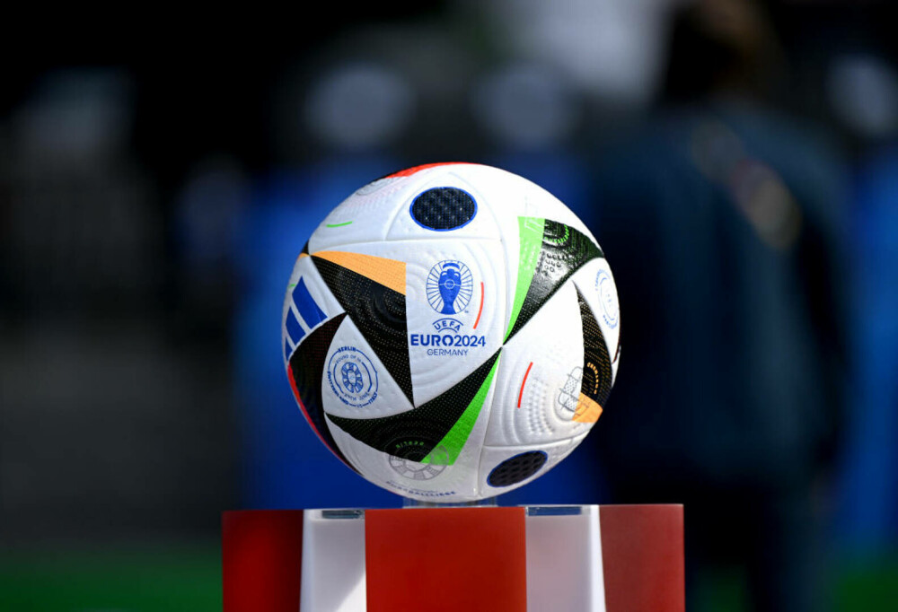 De ce este specială mingea folosită la Euro 2024. Balonul microcipat din Germania a revoluționat fotbalul - Imaginea 9