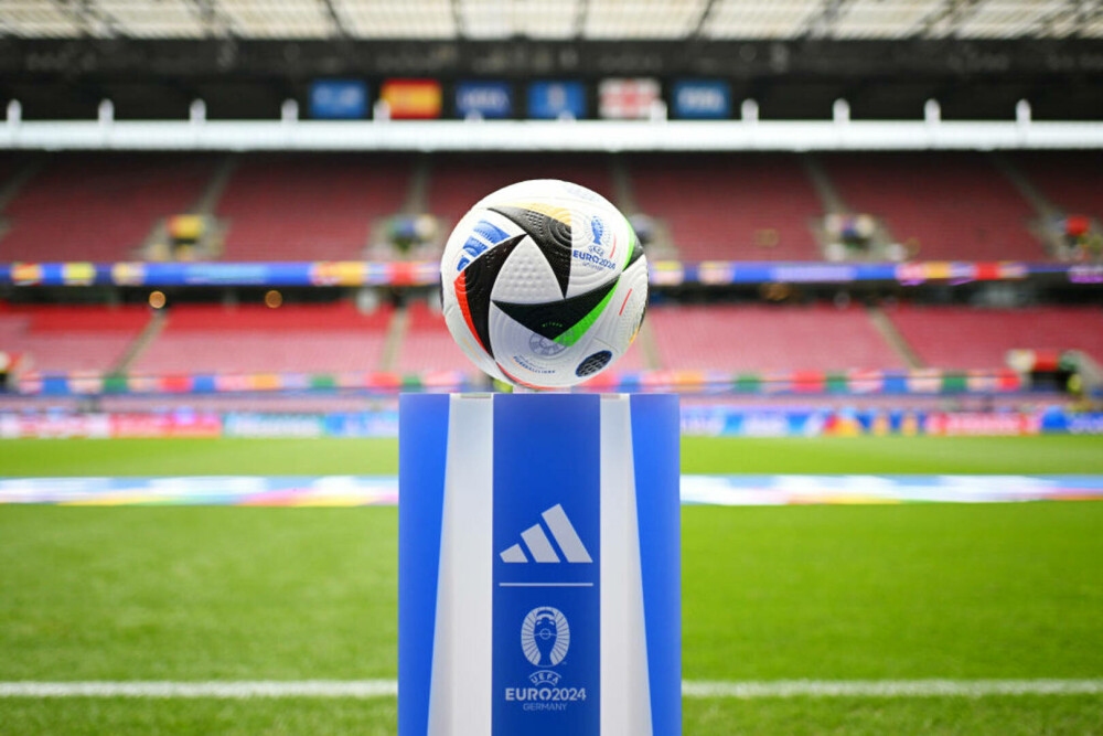 De ce este specială mingea folosită la Euro 2024. Balonul microcipat din Germania a revoluționat fotbalul - Imaginea 10