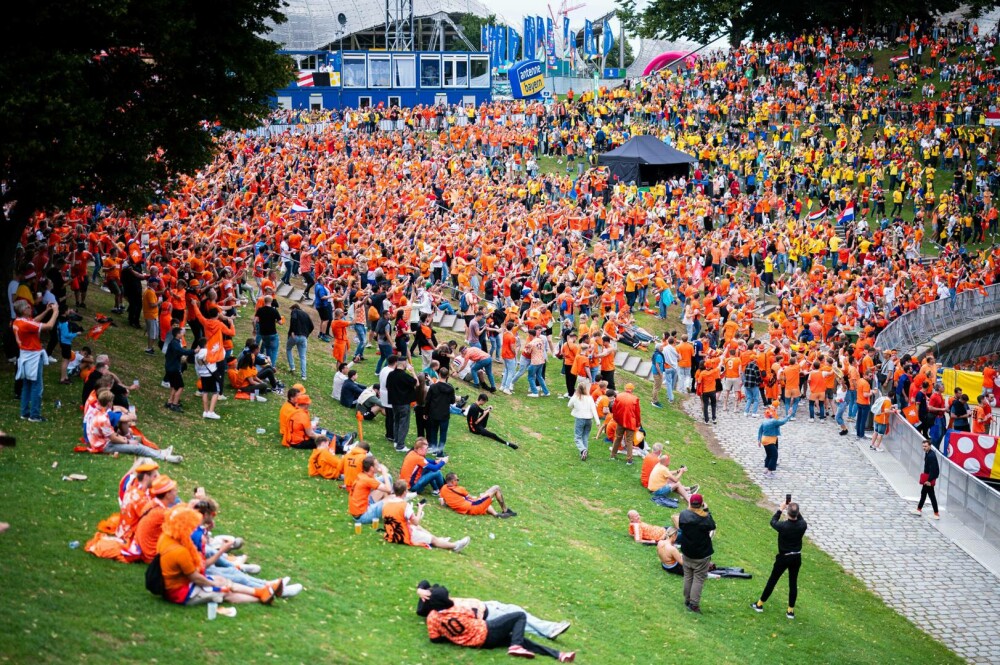 Țările de Jos - România, 3-0. În minutul 91 al partidei, peste 25.000 de suporteri au scandat, la unison, „România, România!” - Imaginea 5