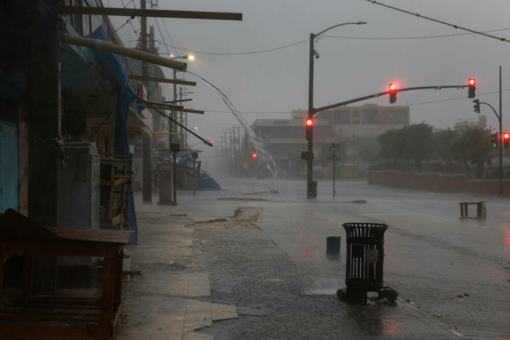 Uraganul Beryl se îndreaptă spre Mexic. Cel puţin şapte morţi în Jamaica, între care o rudă a şefului pentru climă de la ONU - Imaginea 6