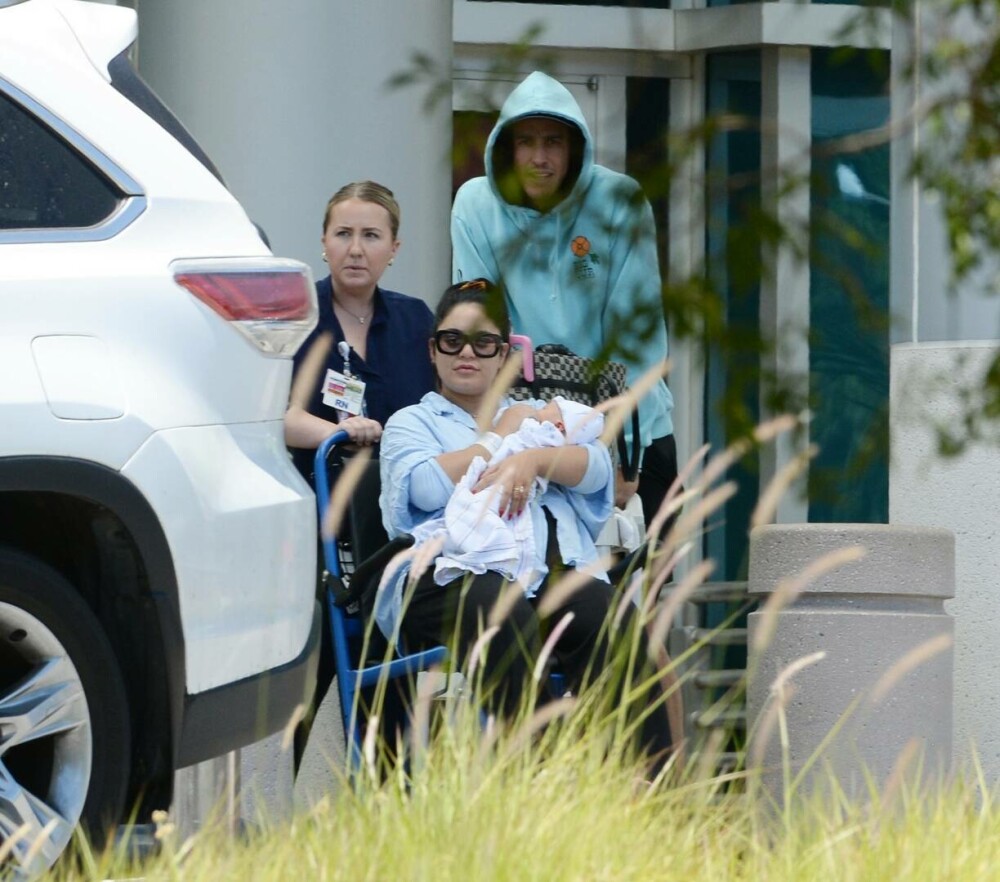 Vanessa Hudgens și Cole Tucker au devenit părinți pentru a doua oară. Mesajul postat pe Instagram | GALERIE FOTO - Imaginea 24