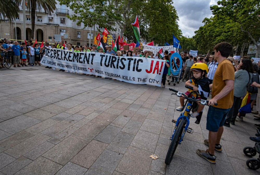 „Afară cu turiştii din cartierele noastre