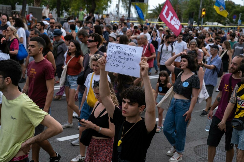 „Afară cu turiştii din cartierele noastre