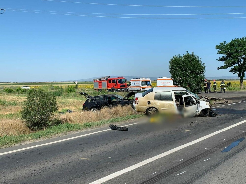 Accident cu 2 morți și 2 răniți pe un drum din Buzău. Au fost implicate trei autovehicule | FOTO - Imaginea 1