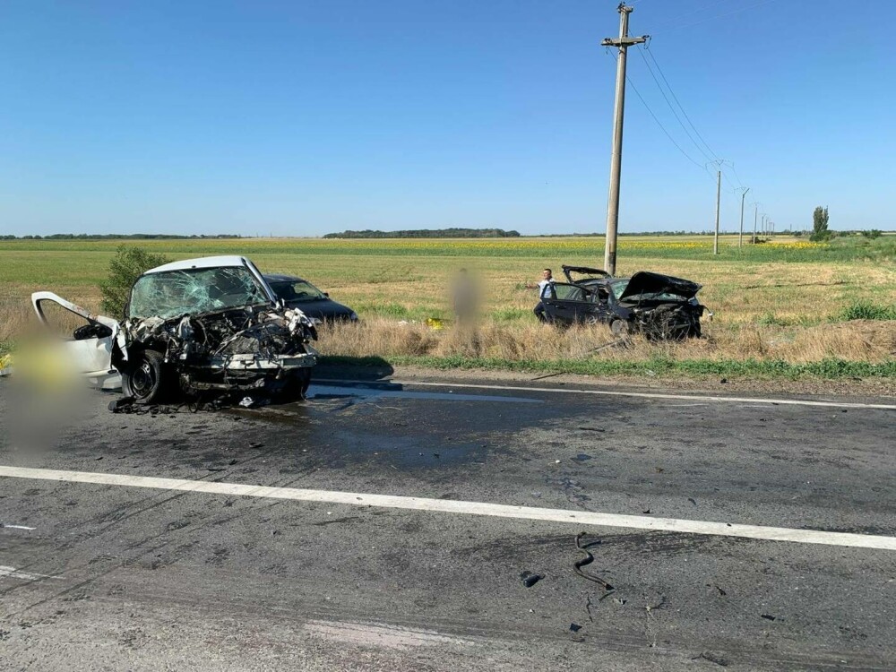 Accident cu 2 morți și 2 răniți pe un drum din Buzău. Au fost implicate trei autovehicule | FOTO - Imaginea 2