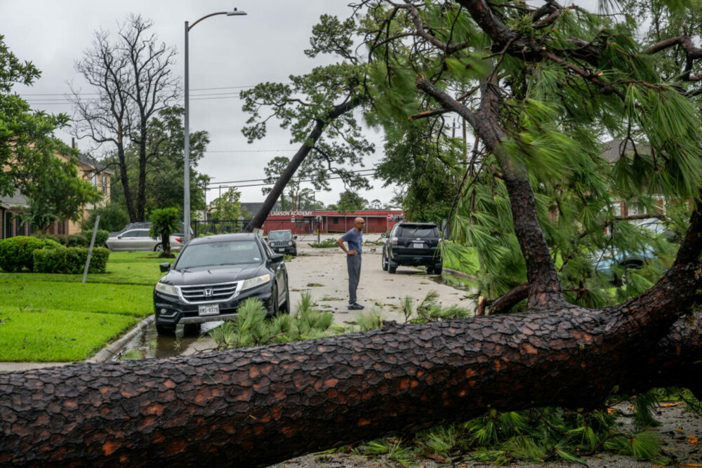 Uraganul Beryl a lovit Texasul. Vântul a bătut cu peste 130 km/h și cel puțin șapte oameni au murit | GALERIE FOTO - Imaginea 3