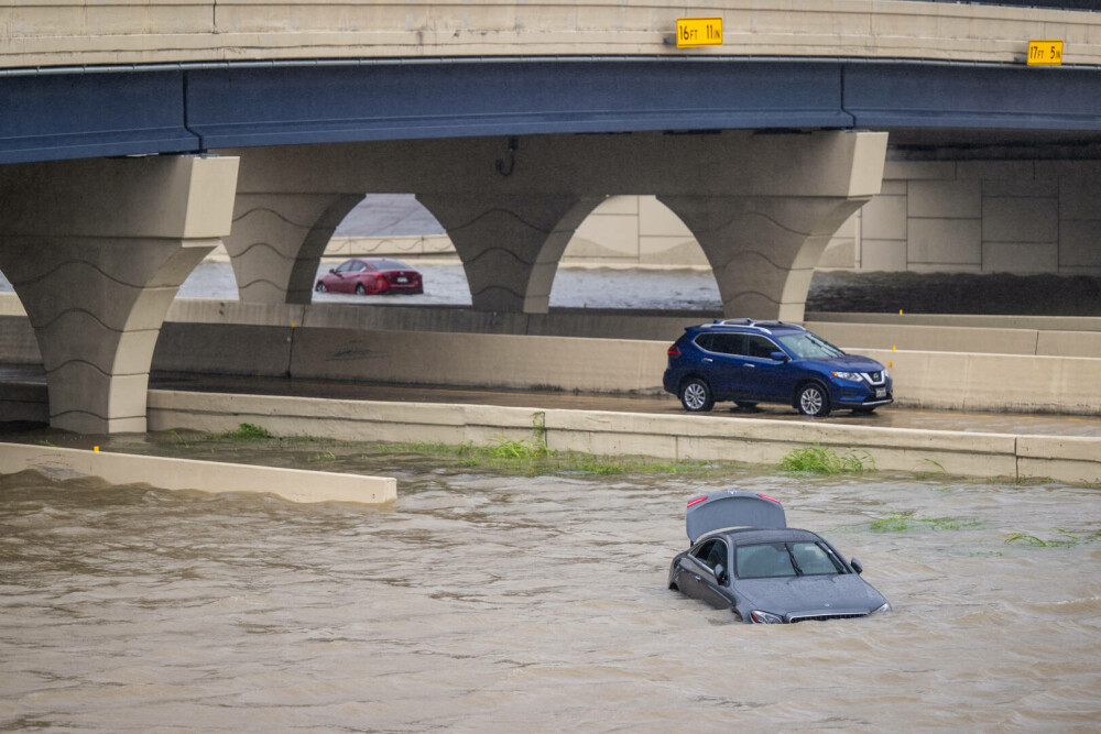 Uraganul Beryl a lovit Texasul. Vântul a bătut cu peste 130 km/h și cel puțin șapte oameni au murit | GALERIE FOTO - Imaginea 14