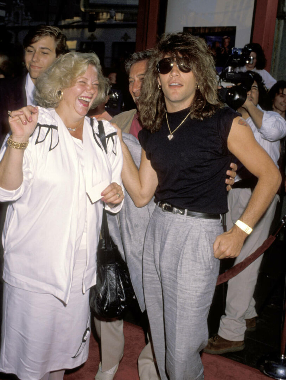 A murit Carol Bongiovi, mama lui Jon Bon Jovi. Femeia s-a stins din viața la 83 de ani. „Mama noastră a fost o forţă”. FOTO - Imaginea 5