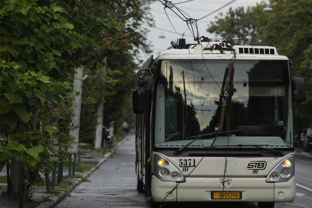 Furtună în București. Zonele din Capitală afectate ploaia torențială cu grindină | FOTO - Imaginea 7