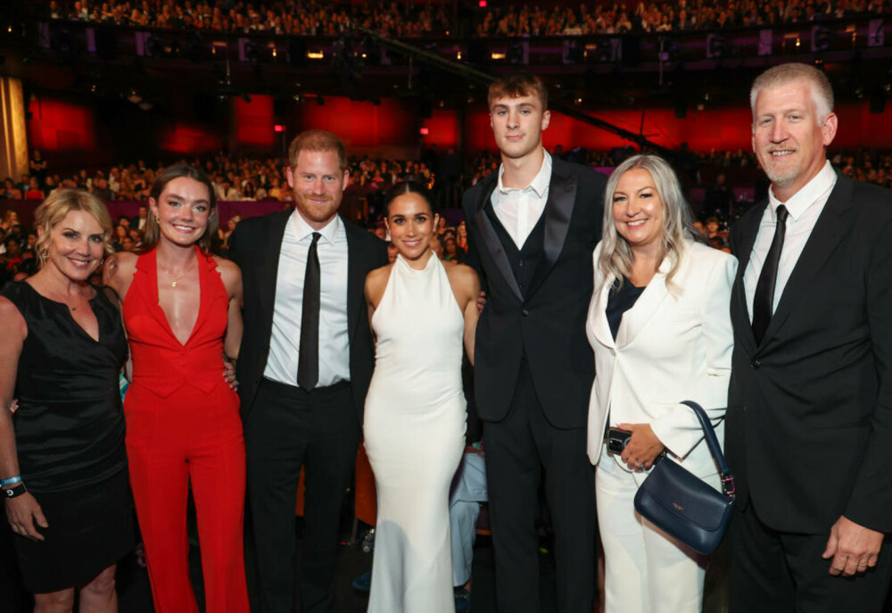 GALERIE FOTO. Meghan Markle a uimit audiența la gala premiilor ESPY 2024. Ce rochie a purtat ducesa de Sussex - Imaginea 18