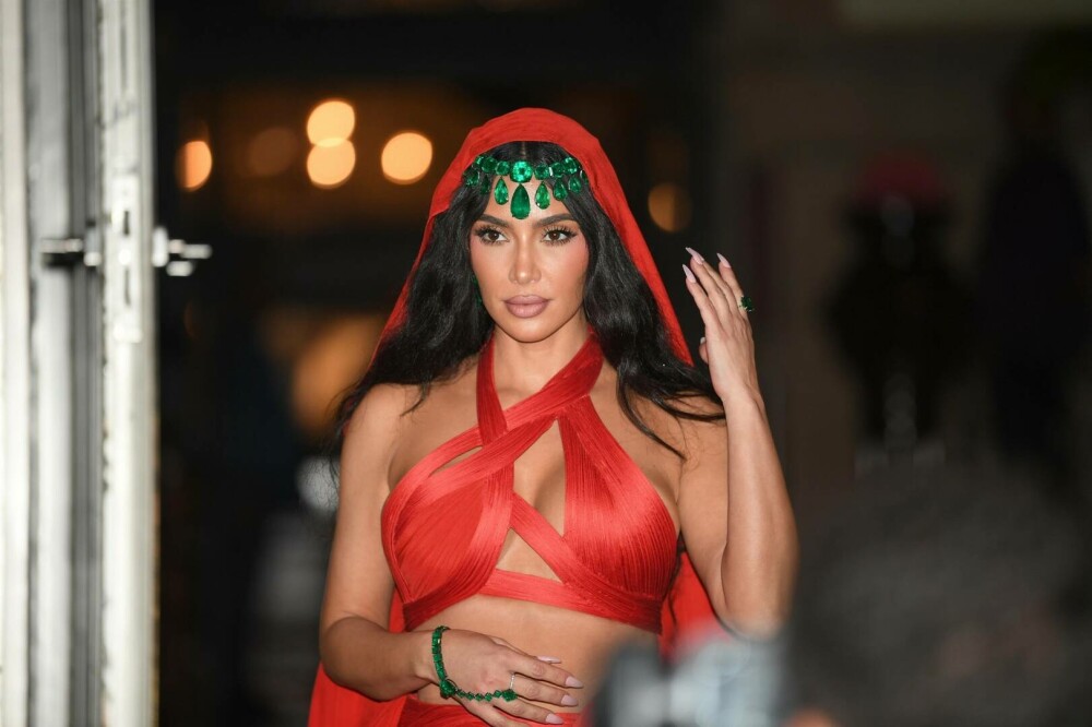 Surorile Kardashian, răvășitoare la celebra nuntă din Mumbai. Cum au apărut la grandiosul eveniment. GALERIE FOTO - Imaginea 8