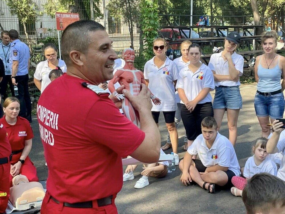 Îmbrățișări de la copiii cu dizabilități pentru pompierii din Botoșani. ”Te strâng în brațe fără să aștepte nimic la schimb” - Imaginea 7