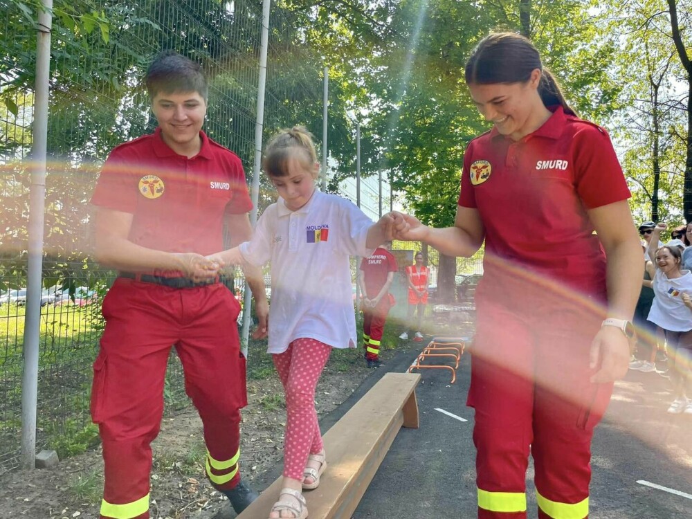 Îmbrățișări de la copiii cu dizabilități pentru pompierii din Botoșani. ”Te strâng în brațe fără să aștepte nimic la schimb” - Imaginea 11