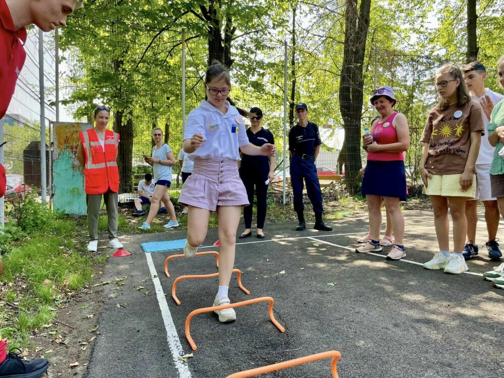 Îmbrățișări de la copiii cu dizabilități pentru pompierii din Botoșani. ”Te strâng în brațe fără să aștepte nimic la schimb” - Imaginea 18