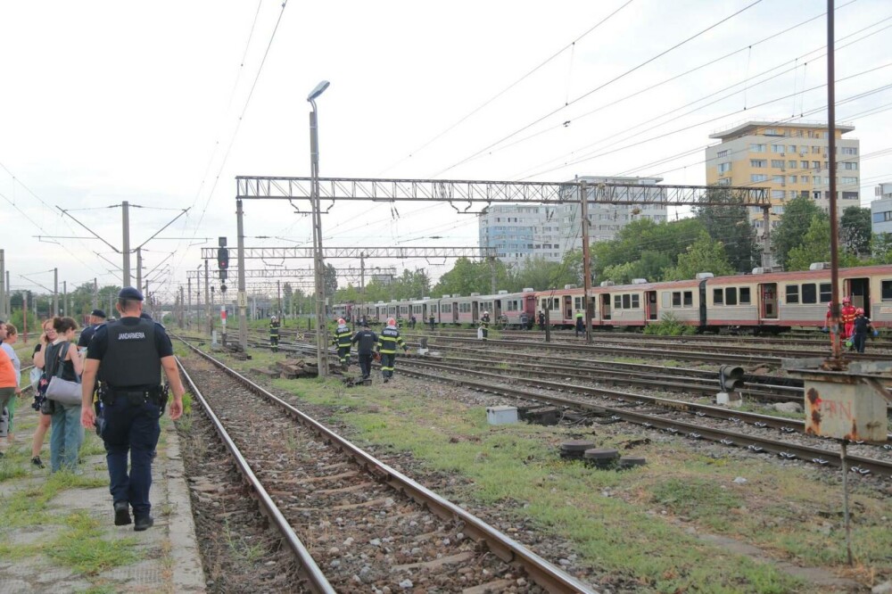 Incident grav în Gara Basarab. O locomotivă a lovit un tren cu pasageri, iar mai mulți călători s-au lovit în urma impactului - Imaginea 10