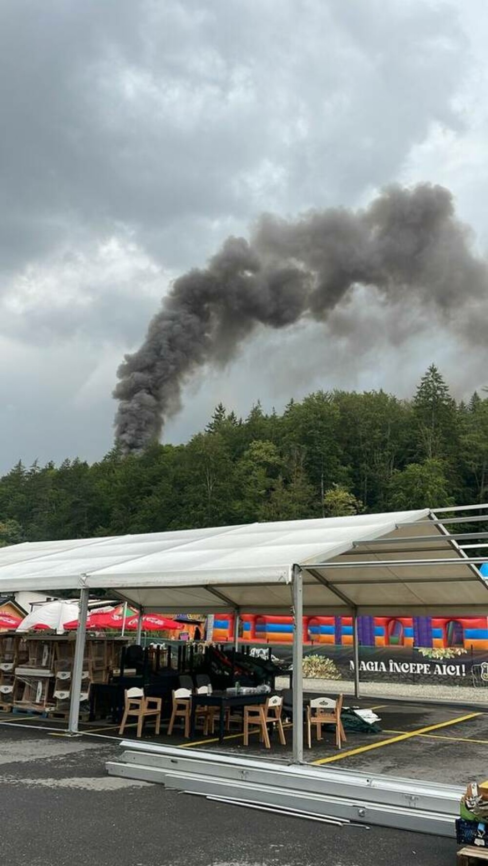 Incendiu la Dino Parc din Râşnov. Un dinozaur de zece metri a luat foc | FOTO & VIDEO - Imaginea 3