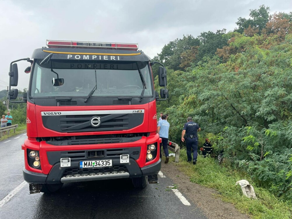 Accident cu 5 victime în Botoşani. Un copil și 4 adulți au fost răniți după ce mașina în care se aflau s-a răsturnat | FOTO - Imaginea 5