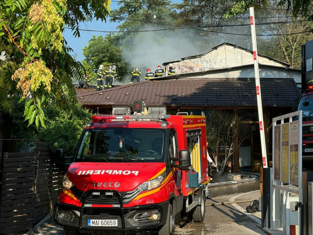 Incendiu la acoperişul unui restaurant din sectorul 1 al Capitalei. FOTO&VIDEO - Imaginea 1