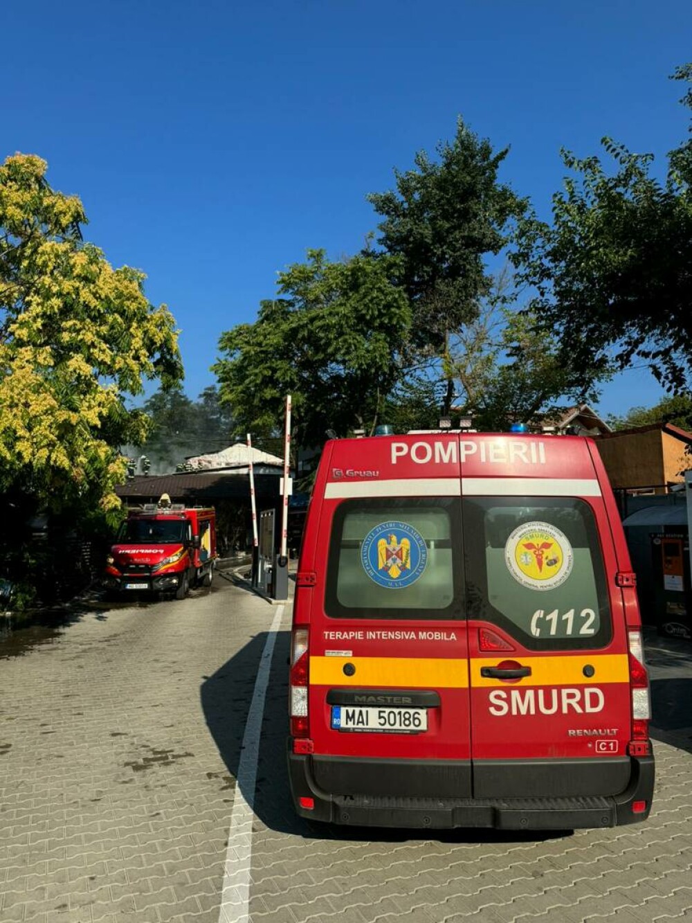 Incendiu la acoperişul unui restaurant din sectorul 1 al Capitalei. FOTO&VIDEO - Imaginea 2